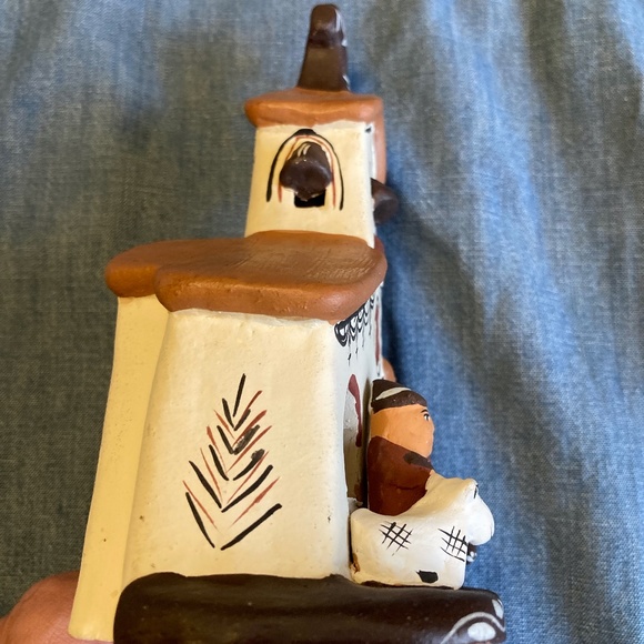 Peruvian red clay ceramic church scene with two adults and baby. - Picture 7 of 8